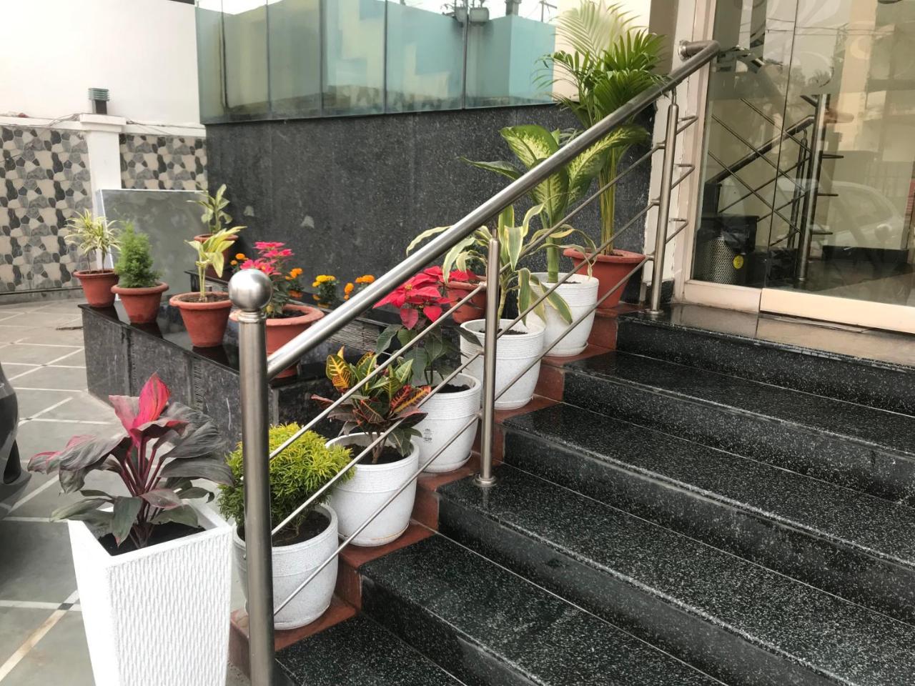 Hotel Sunrise Inn Lucknow Exterior foto